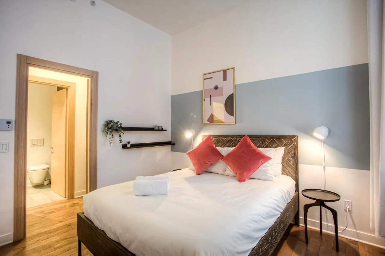 Stella Stays Bright & Cozy Condo Old Montreal Netflix 0*,  加拿大